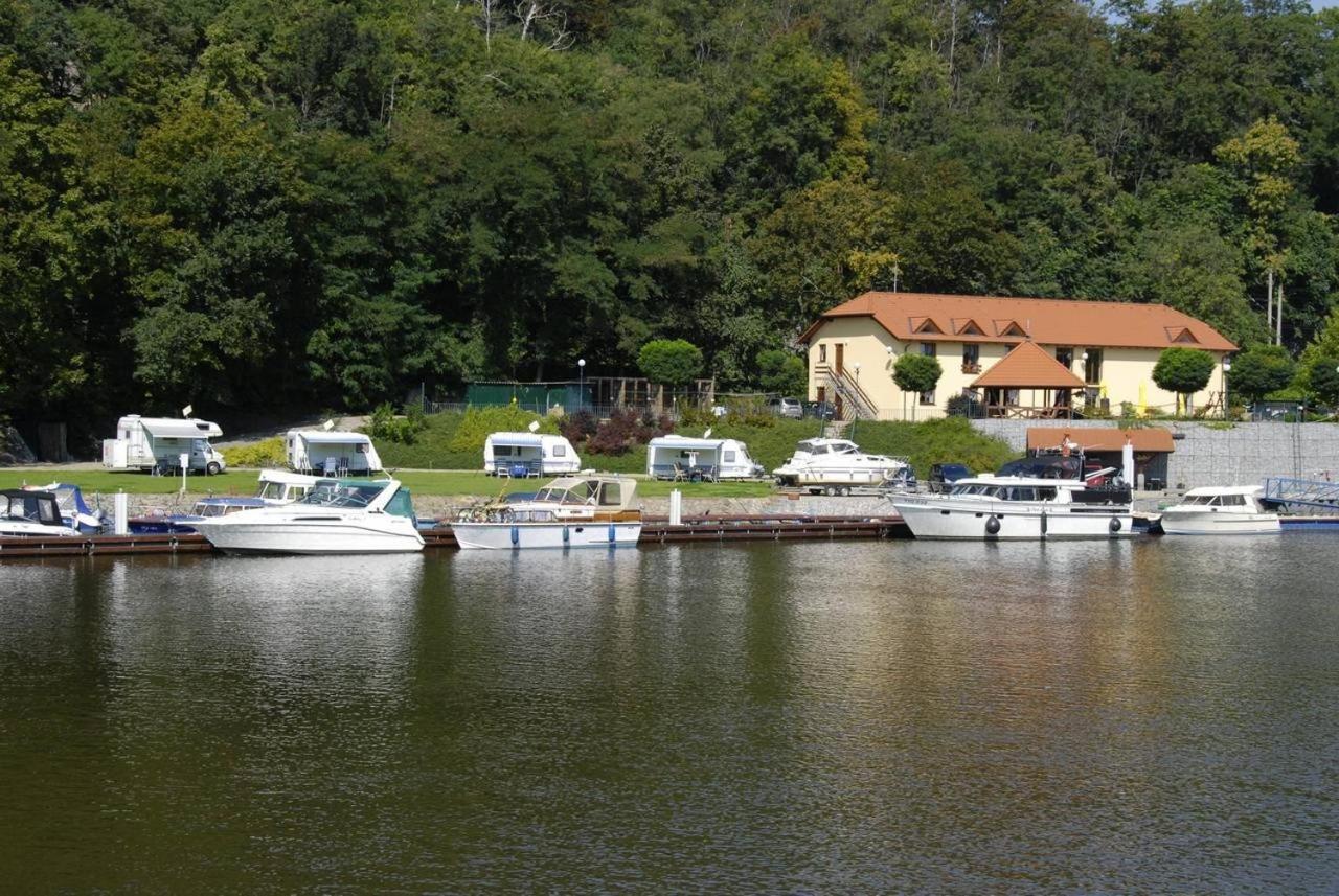 Hotel Marina Vltava Nelahozeves Esterno foto