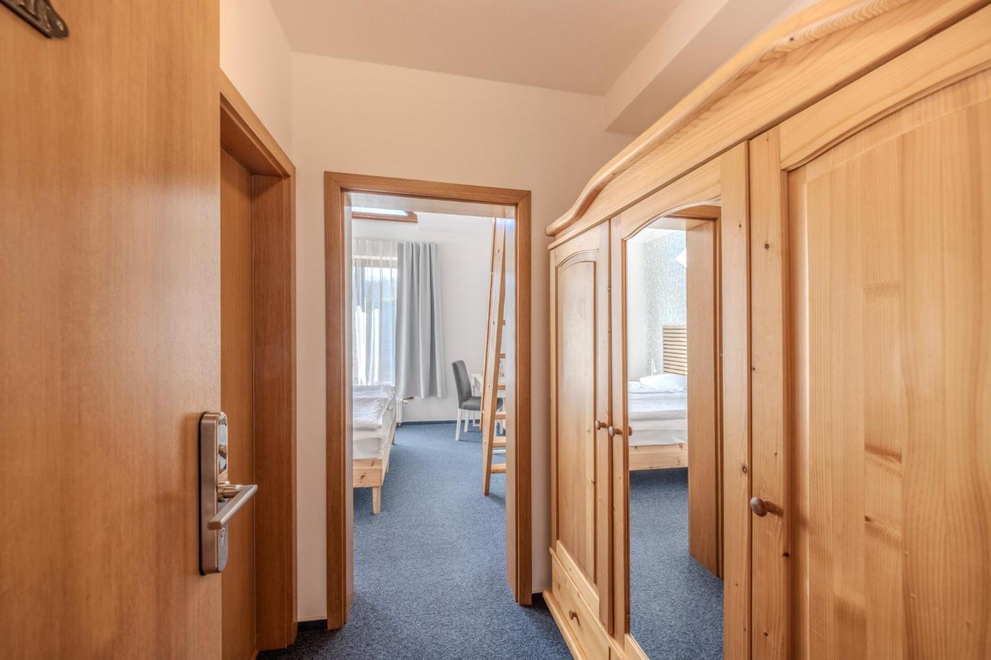 Hotel Marina Vltava Nelahozeves Esterno foto