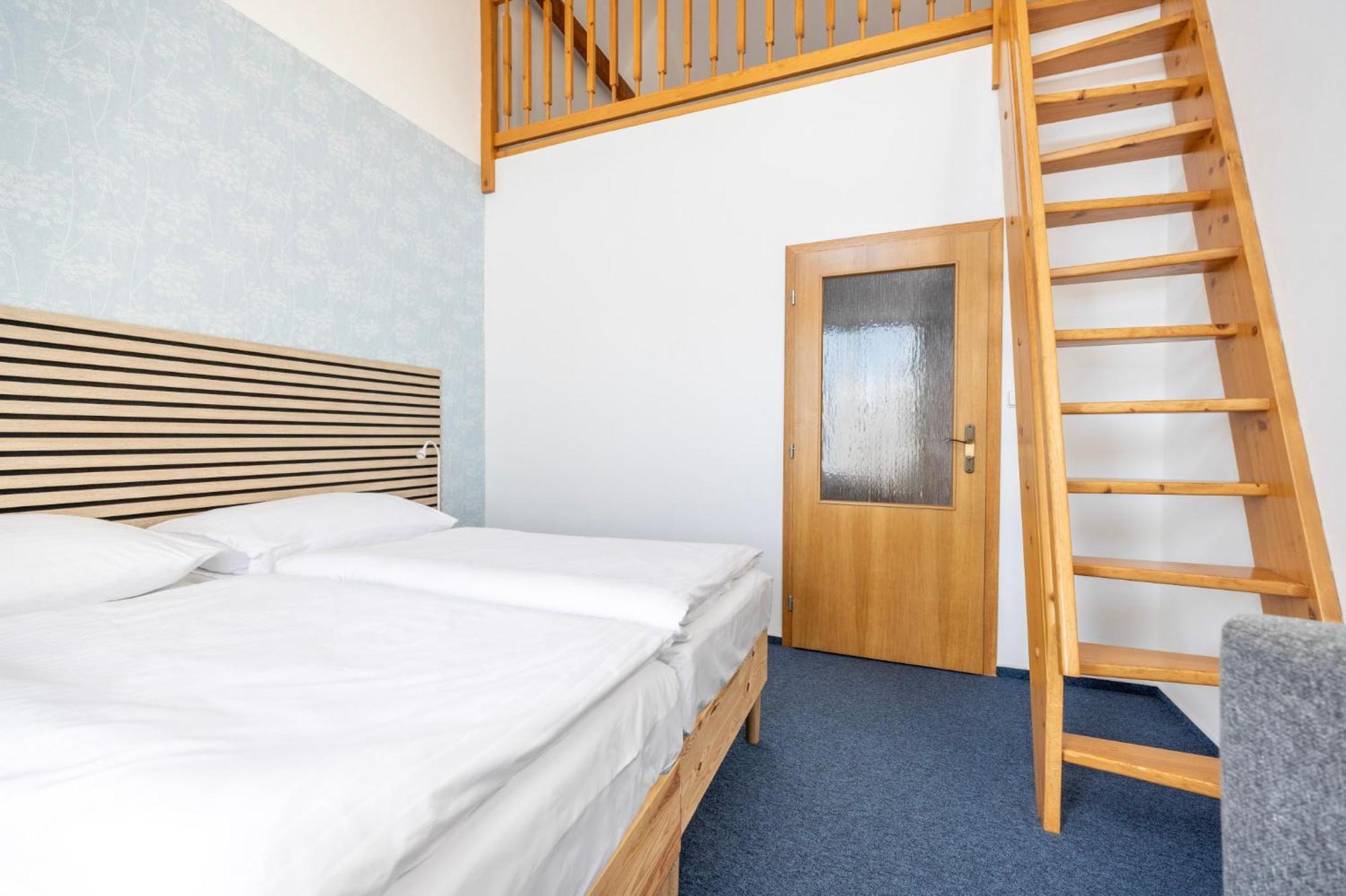 Hotel Marina Vltava Nelahozeves Esterno foto