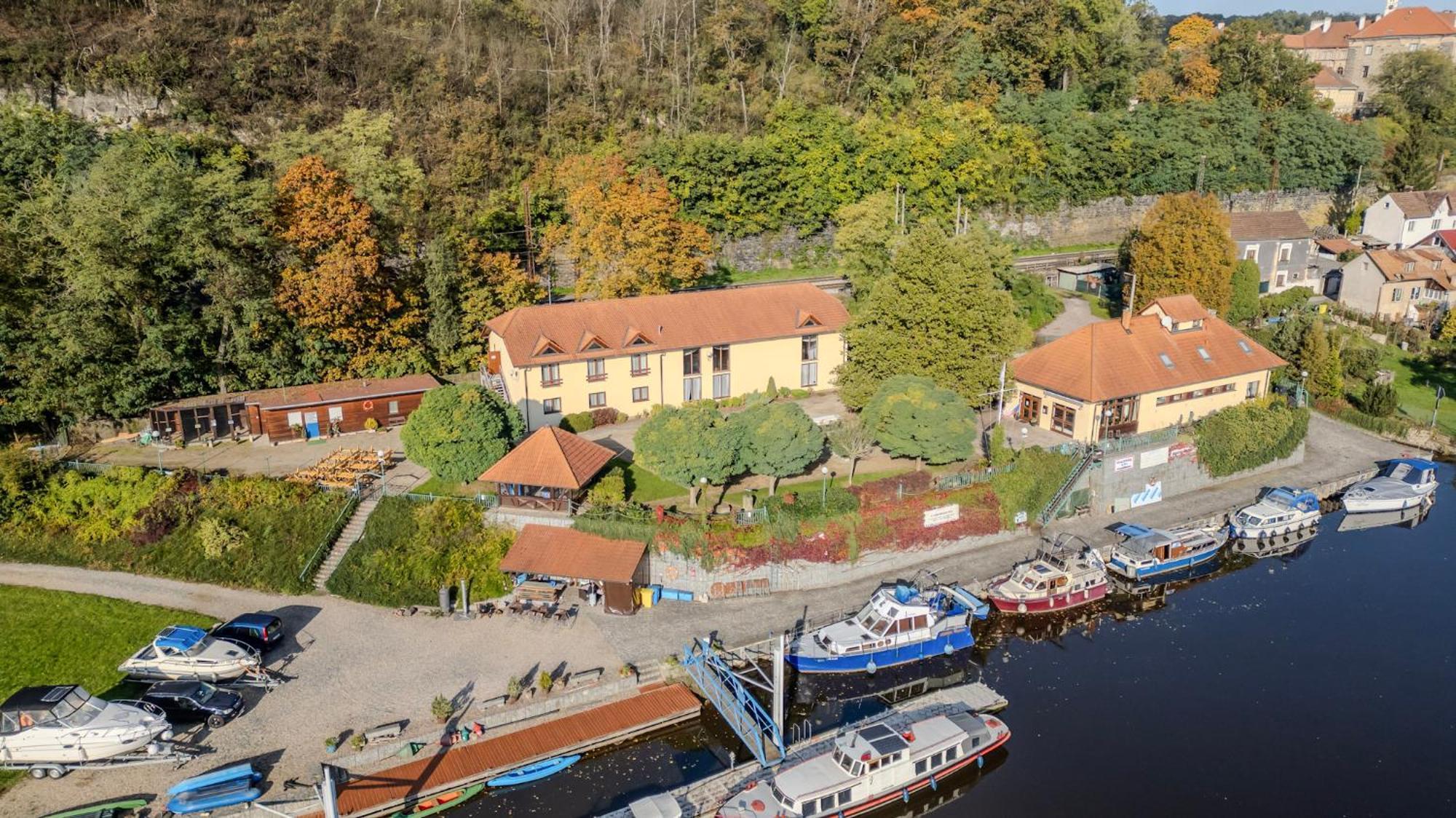 Hotel Marina Vltava Nelahozeves Esterno foto